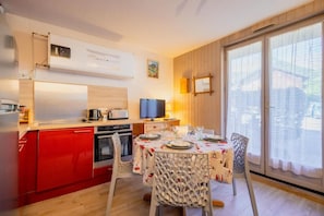 Fridge, microwave, oven, dishwasher - 230m from resort center, Ground floor, balcony, parking, tv, ski locker, 23m², Valloire (Valloire)