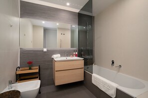 Shower, hair dryer, bidet, towels - APARTMENT MONTE CARLO, Cabanas Fishing Village (Tavira)