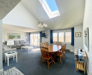 Unclassified image, 2 of 7, button