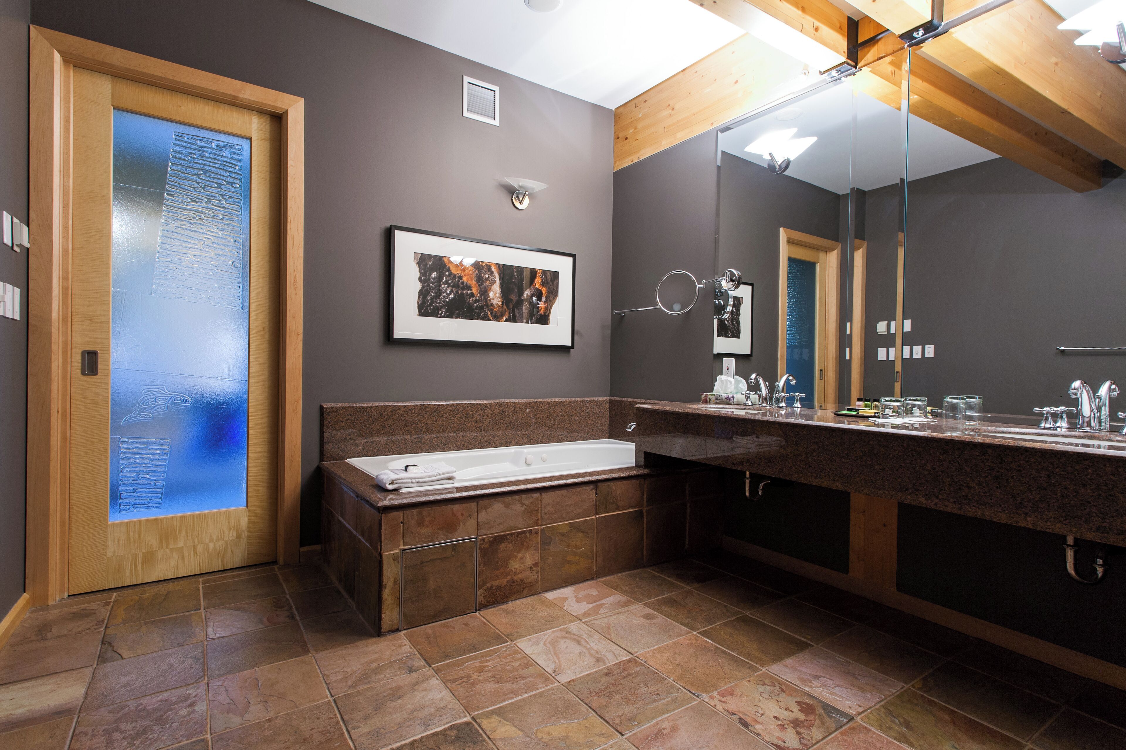 Premium Suite | Bathroom | Hair dryer, slippers, towels, soap