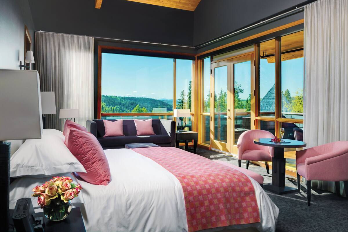Signature Room (Rhodochrosite)(Non- pet-friendly) | Terrace/patio