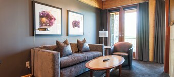 Azuridge Estate Hotel