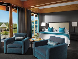 In-room safe, blackout drapes, iron/ironing board, free WiFi - Azuridge Estate Hotel (Priddis)