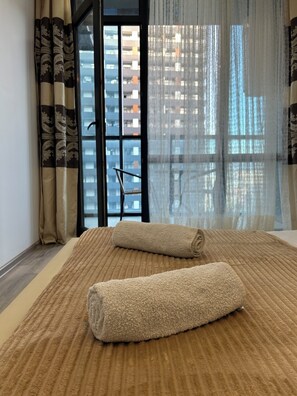 Interior - 5 minutes from the beach! Apartment with WiFi and heating (Batoumi)