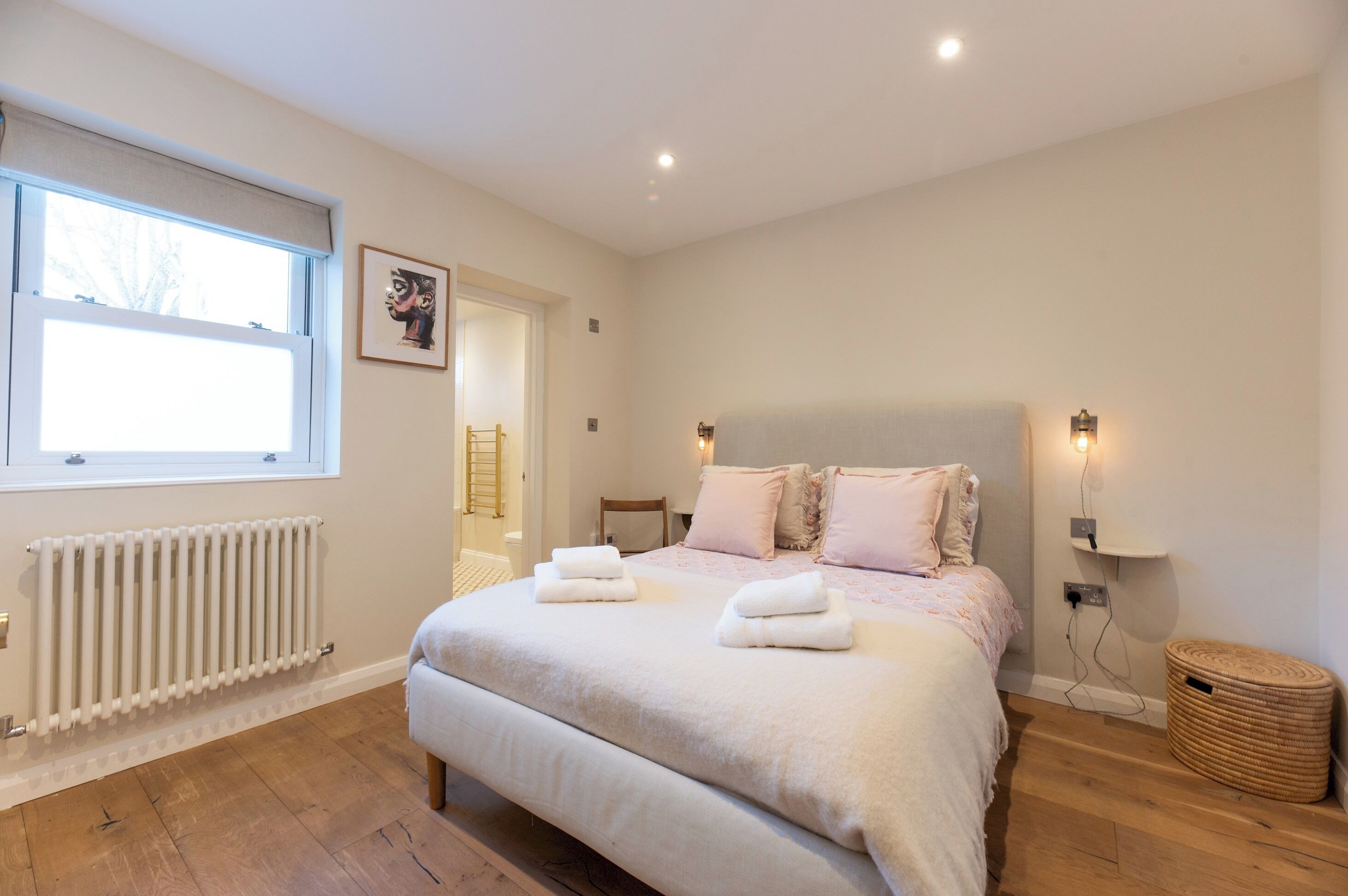 Iron/ironing board, free WiFi, bed sheets