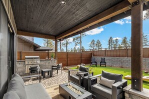 Terrace/patio - NEW! | Int Design | AC | Hot Tub | Backyard Oasis! (Flagstaff)