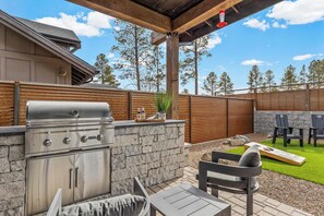 Terrace/patio - NEW! | Int Design | AC | Hot Tub | Backyard Oasis! (Flagstaff)