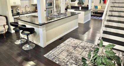 LB Peninsula • Steps to the Sand & Bay • Sleeps 8