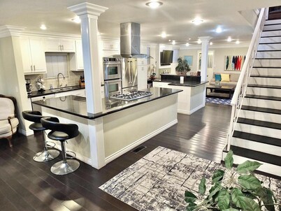 LB Peninsula, Steps to the Sand and Bay, Sleeps 8