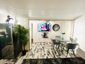 Dining - Entire unit with private Entrance in Sherbrooke (Sherbrooke)