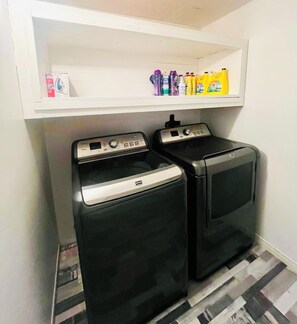 Interior - Entire unit with private Entrance in Sherbrooke (Sherbrooke)