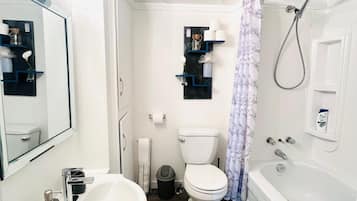 Asciugacapelli, asciugamani, sapone, shampoo