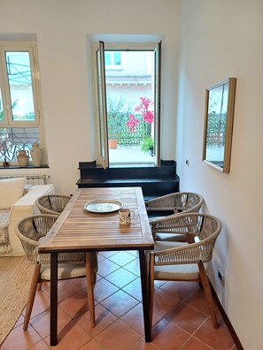 Dining - Roof top terrace apartment in Spanish Steps (Roma)
