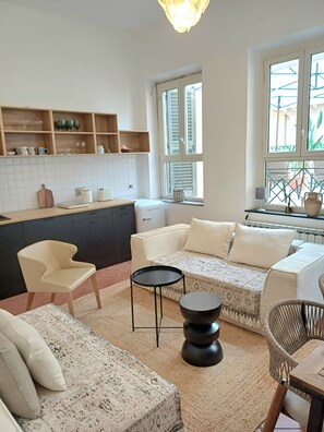 Books - Roof top terrace apartment in Spanish Steps (Roma)