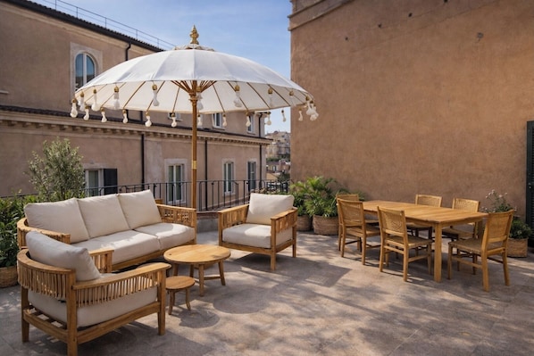 Outdoor dining - Roof top terrace apartment in Spanish Steps (Roma)
