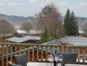 Outdoor dining - High Lake View Lodge (Windermere)
