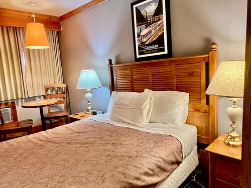 Rocky Mountain Lodge - Standard Room, 1 Queen Bed