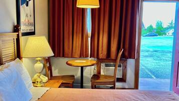 9 bedrooms, iron/ironing board, internet, bed sheets
