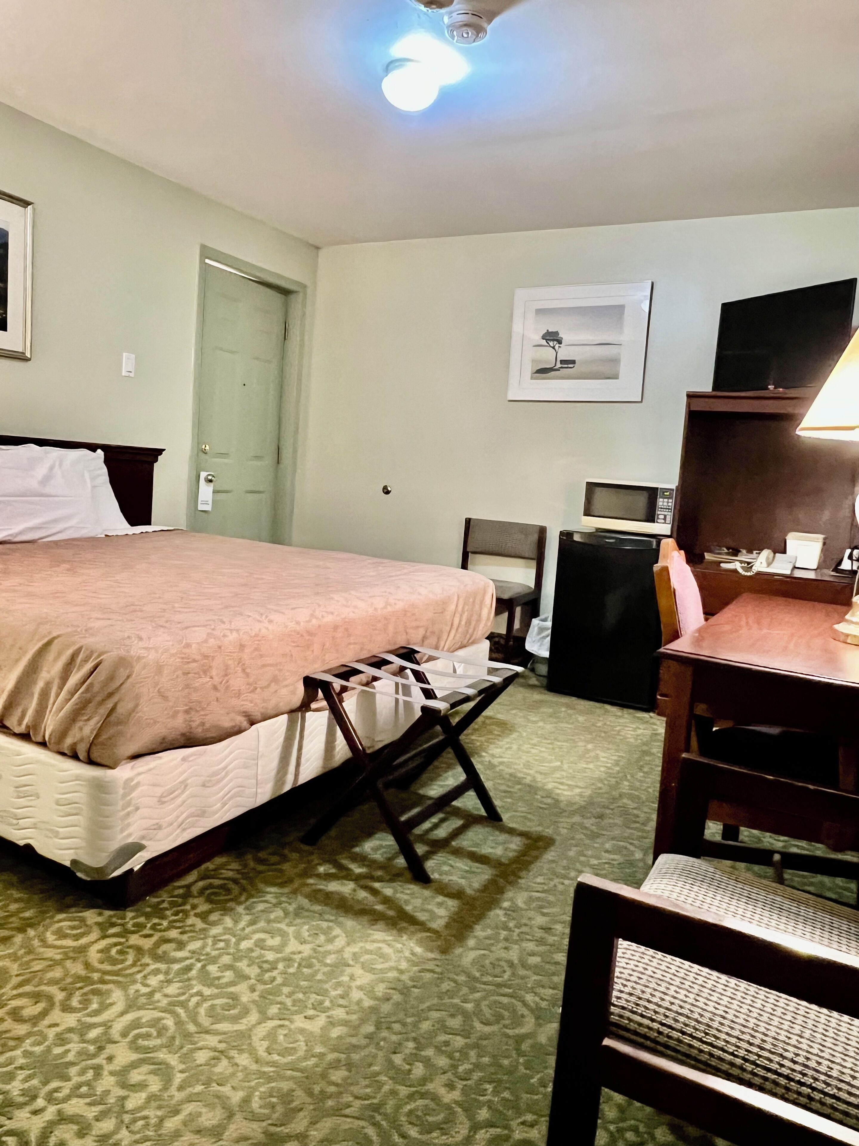 1 bedroom, iron/ironing board, internet, bed sheets