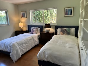 3 bedrooms, iron/ironing board, WiFi, bed sheets - NEW! Private Tennis Ranch in Lake Worth - Serene & Tranquil Retreat, BBQ & Pool! (Greenacres)