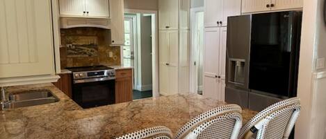 Mikrowelle, Ofen, Herdplatte, Geschirrspüler