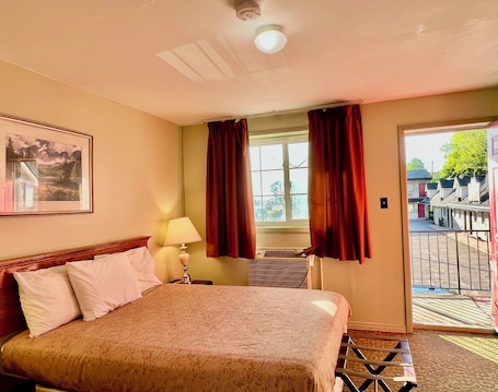 1 bedroom, iron/ironing board, Internet, bed sheets. Rocky Mountain Lodge - Standard Room, 1 King Bed