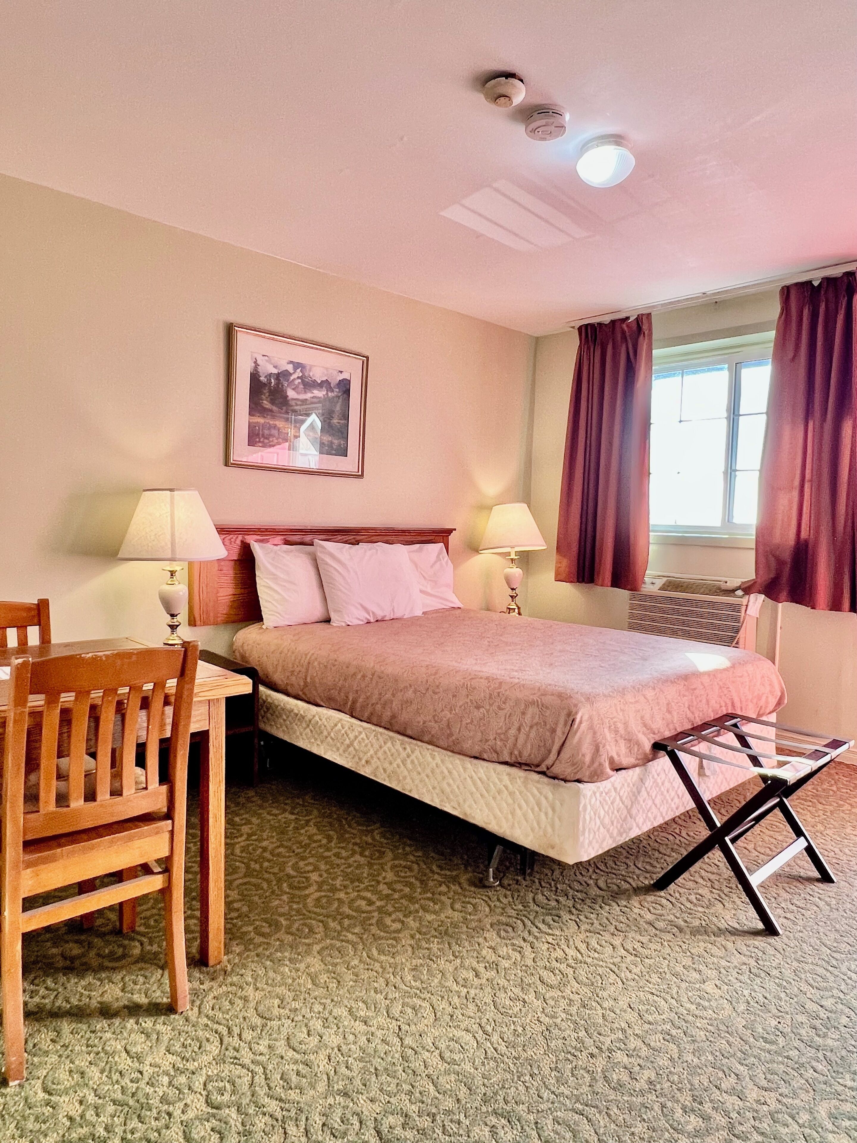 1 bedroom, iron/ironing board, internet, bed sheets