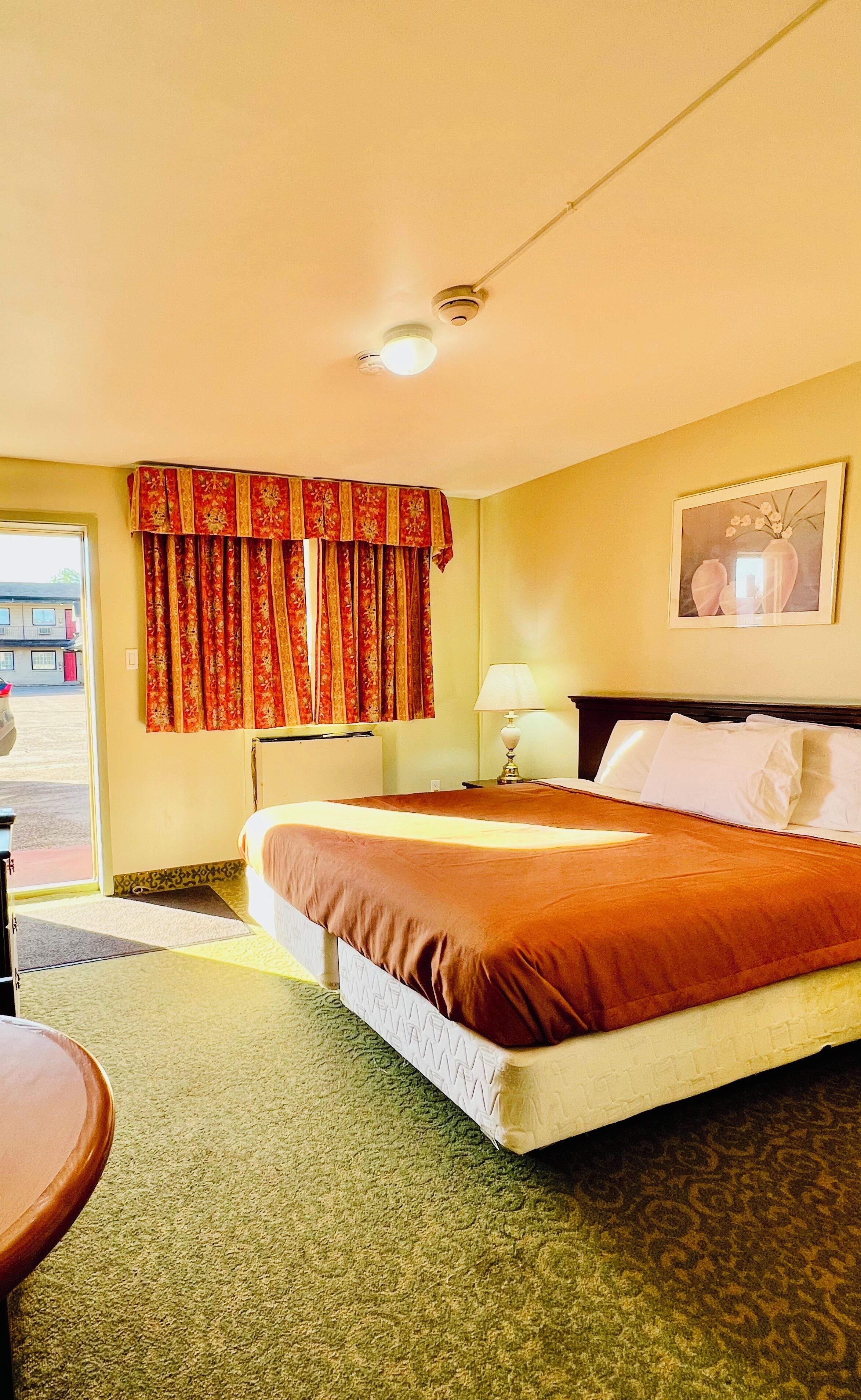 1 bedroom, iron/ironing board, Internet, bed sheets