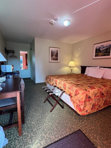 Rocky Mountain Lodge - Standard Room, 1 King Bed