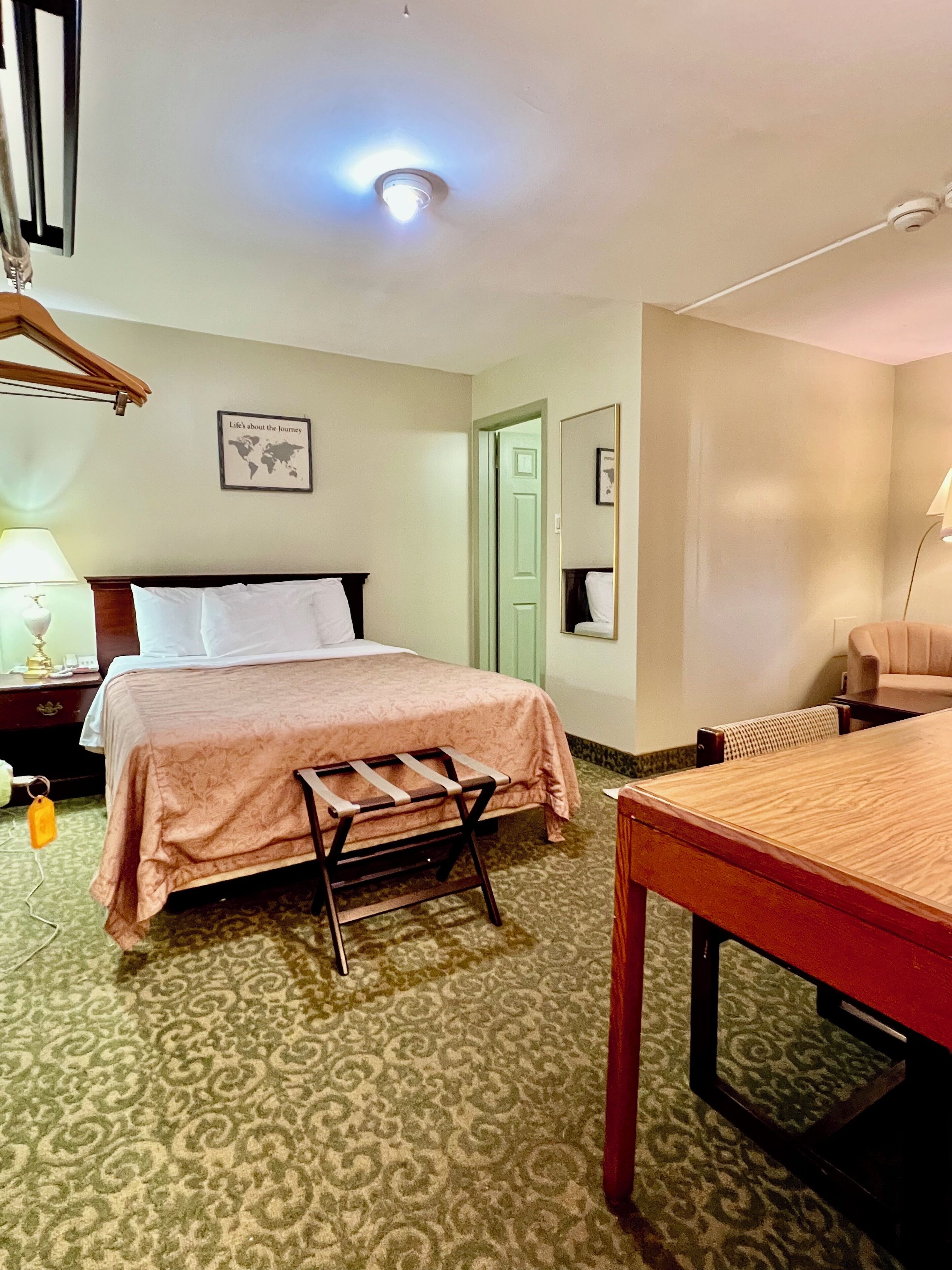 2 bedrooms, iron/ironing board, internet, bed sheets