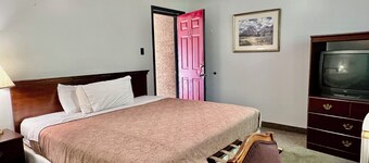 Rocky Mountain Lodge - 2 Queen Bed Size