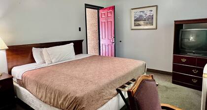 Rocky Mountain Lodge - 2 Queen Bed Size