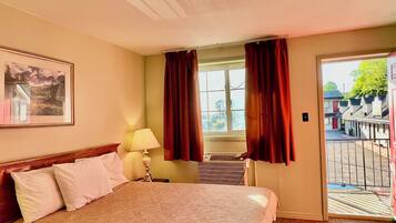 10 bedrooms, iron/ironing board, Internet, bed sheets