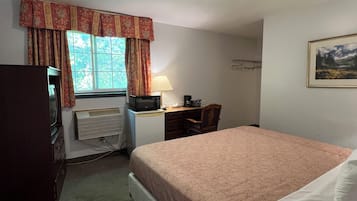 10 bedrooms, iron/ironing board, Internet, bed sheets