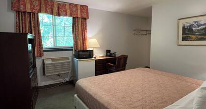 Rocky Mountain Lodge - 2 Queen Bed Size