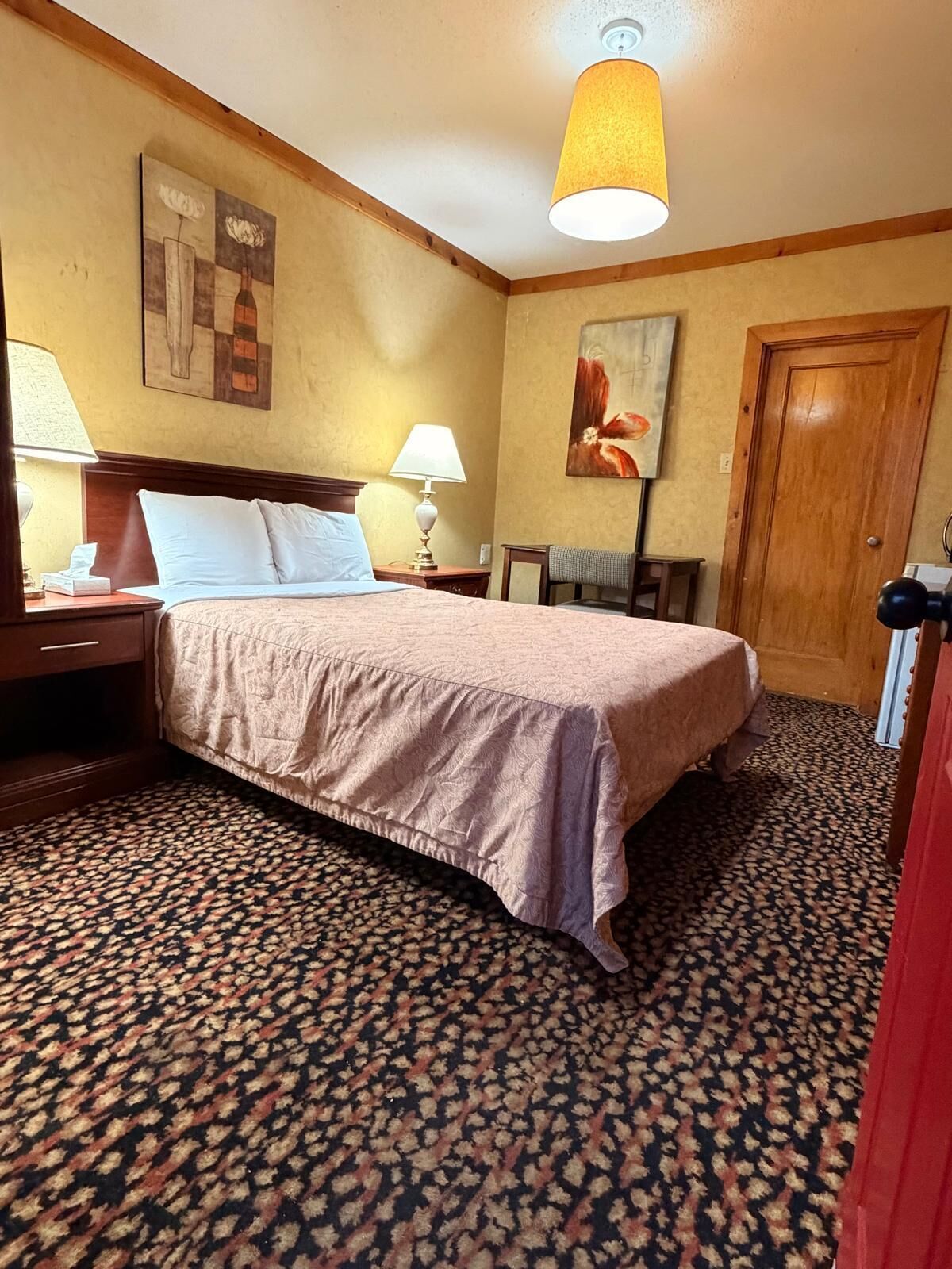 1 bedroom, iron/ironing board, internet, bed sheets