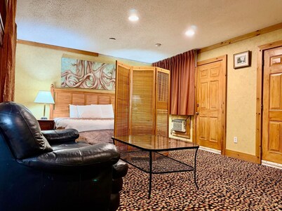 Rocky Mountain Lodge - Luxury Suite