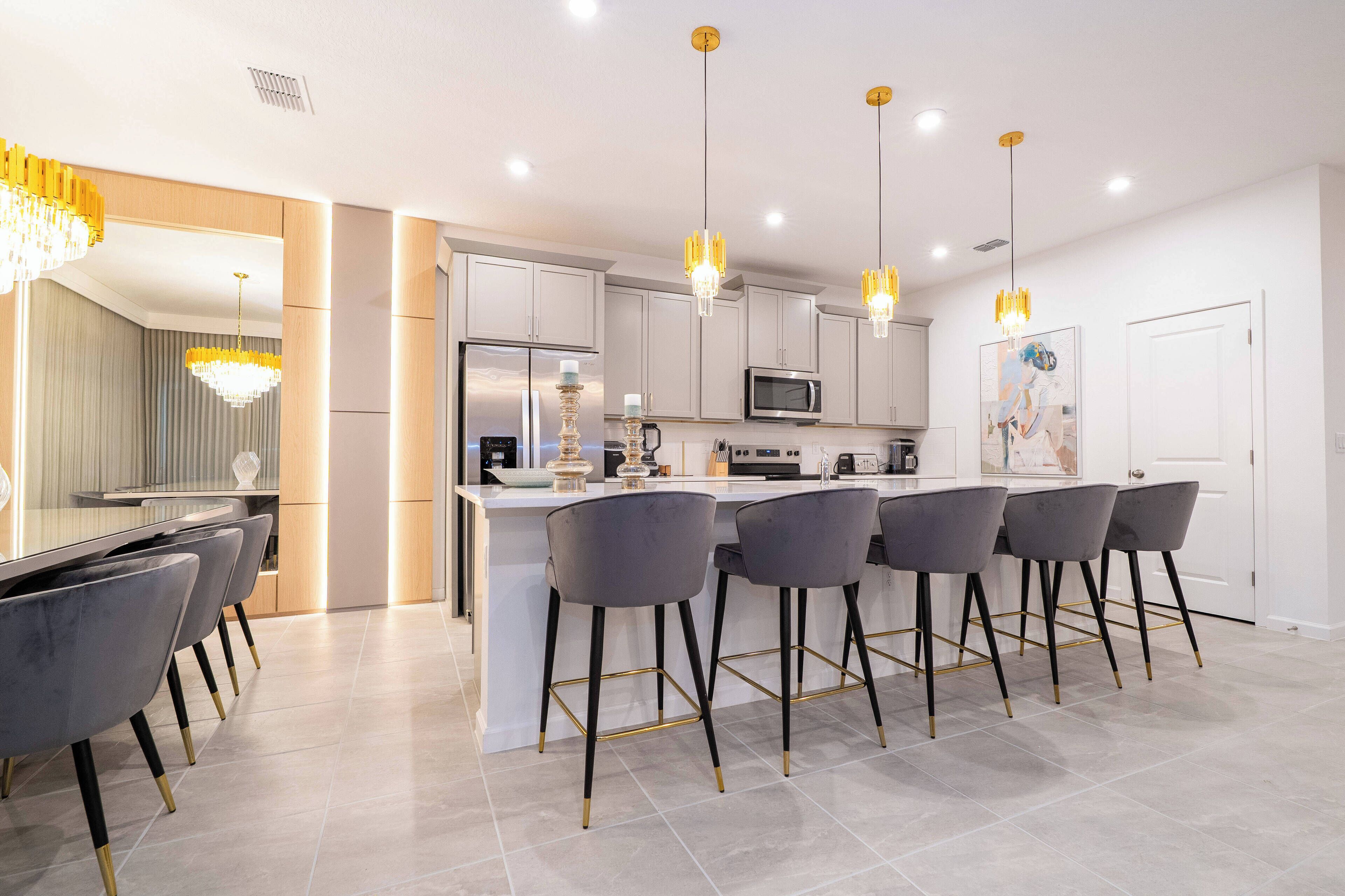 Mikrobølgeovn, ovn, kokeplater og oppvaskmaskin