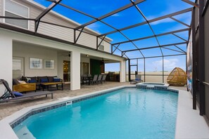 A heated pool - 10BR house with game room, sleeps 24 guests (Clermont)