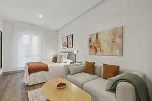 2 bedrooms, bed sheets - Cozy Studio Retreat in Charming Chamberí (Madrid)