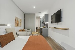 2 bedrooms, bed sheets - Cozy Studio Retreat in Charming Chamberí (Madrid)
