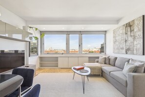Living area - Modern 1-Bed Apartment with Panoramic Views (Madrid)