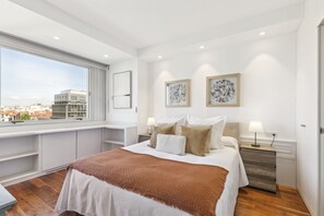 1 bedroom, iron/ironing board, bed sheets - Modern 1-Bed Apartment with Panoramic Views (Madrid)