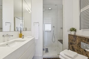 Towels - Modern 1-Bed Apartment with Panoramic Views (Madrid)