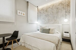 2 bedrooms, iron/ironing board, bed sheets - Elegant 2BR Apartment in Conde Duque (Madrid)