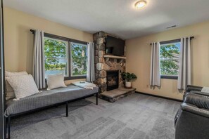 Smart TV, fireplace - Lake View Lodge on Dewart Lake/1 mile from Blue Barn Berry Farm/kayaks! (Syracuse)