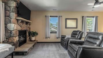 Smart TV, fireplace
