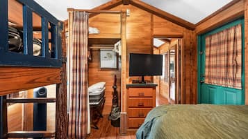 Desk, WiFi, bed sheets