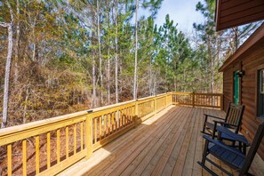 Terrace/patio - Disney Fort Wilderness Cabin – The Scout (Close to I-75) (Arabi)