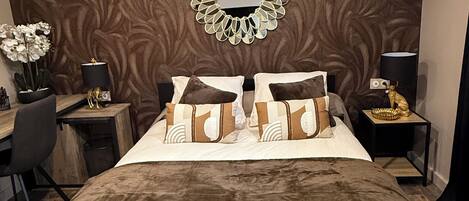 2 bedrooms, desk, iron/ironing board, WiFi